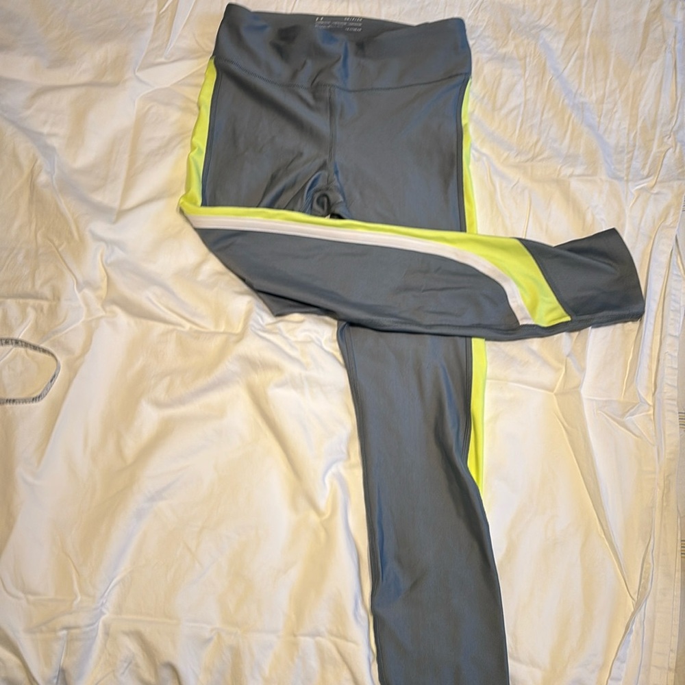 Under Armour HeatGear compression legging, Size Small.